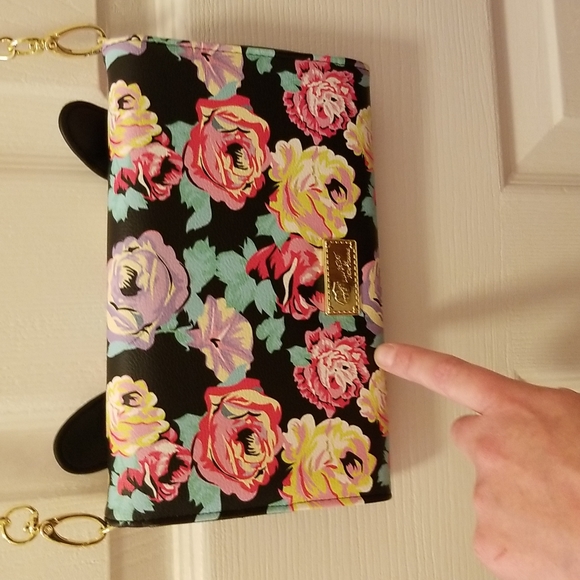 Betsey Johnson Purse with Dog Face Removable strap Excellent Condition. NWOT - Picture 3 of 12